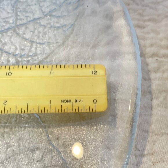 Beautiful Clear Glass Pressed Leaf Design Round Plate 13.5" Decorative Centerpie - Picture 5 of 10